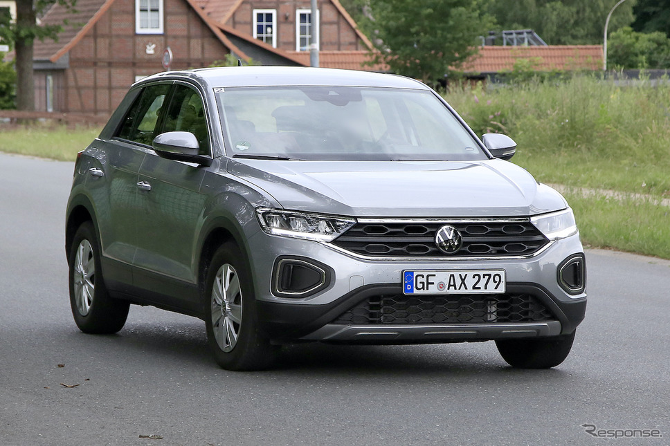VW T-Roc 改良新型プロトタイプ(スクープ写真)《APOLLO NEWS SERVICE》