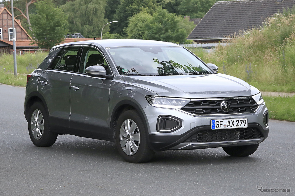 VW T-Roc 改良新型プロトタイプ(スクープ写真)《APOLLO NEWS SERVICE》