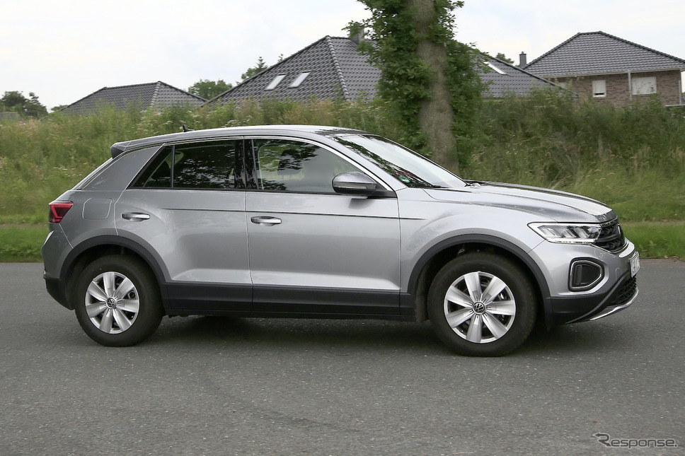 VW T-Roc 改良新型プロトタイプ(スクープ写真)《APOLLO NEWS SERVICE》