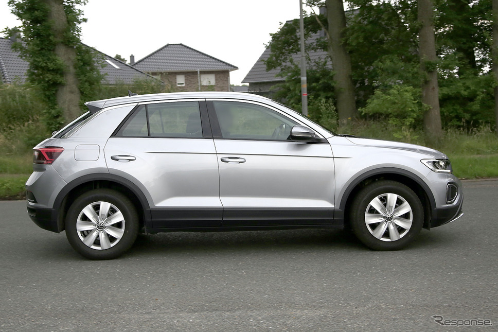 VW T-Roc 改良新型プロトタイプ(スクープ写真)《APOLLO NEWS SERVICE》