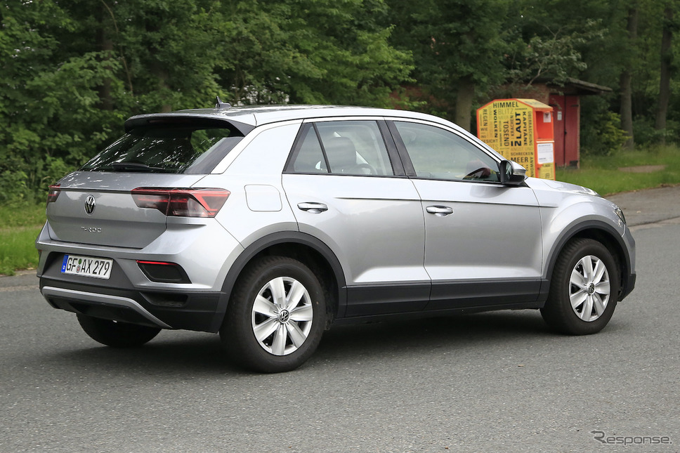 VW T-Roc 改良新型プロトタイプ(スクープ写真)《APOLLO NEWS SERVICE》