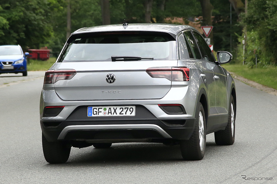 VW T-Roc 改良新型プロトタイプ(スクープ写真)《APOLLO NEWS SERVICE》