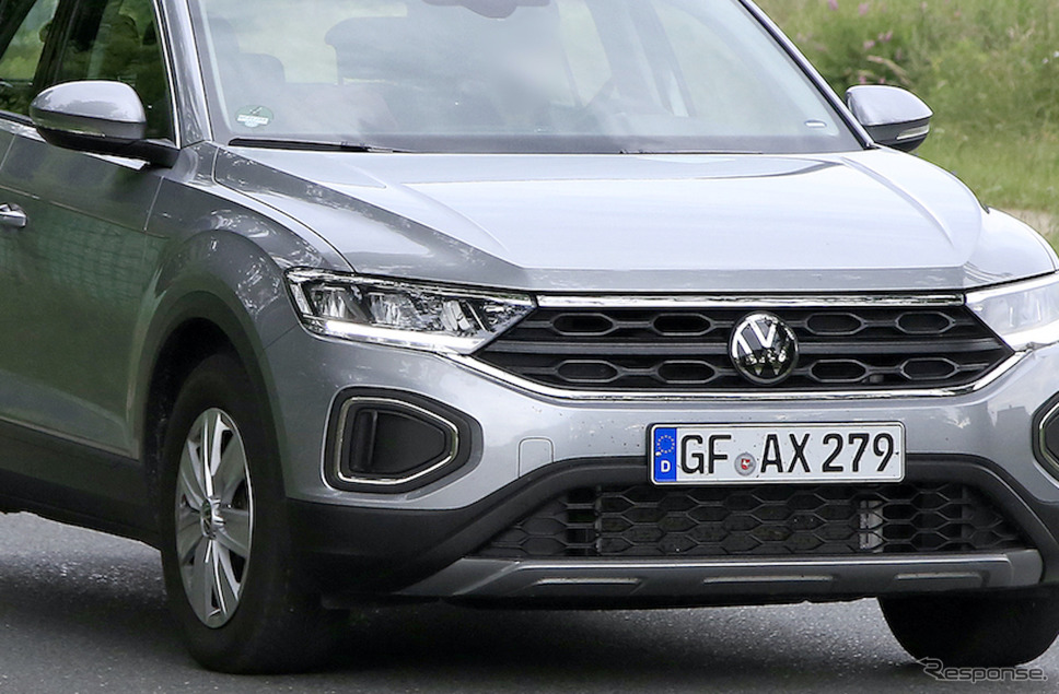 VW T-Roc 改良新型プロトタイプ(スクープ写真)《APOLLO NEWS SERVICE》