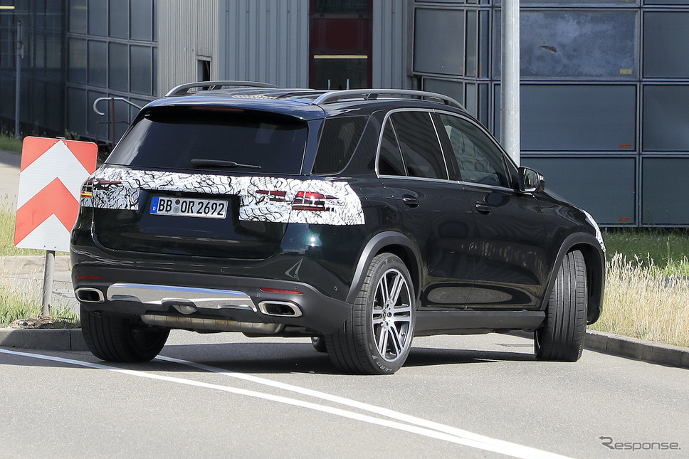 メルセデスベンツ GLE 改良新型プロトタイプ(スクープ写真)《APOLLO NEWS SERVICE》