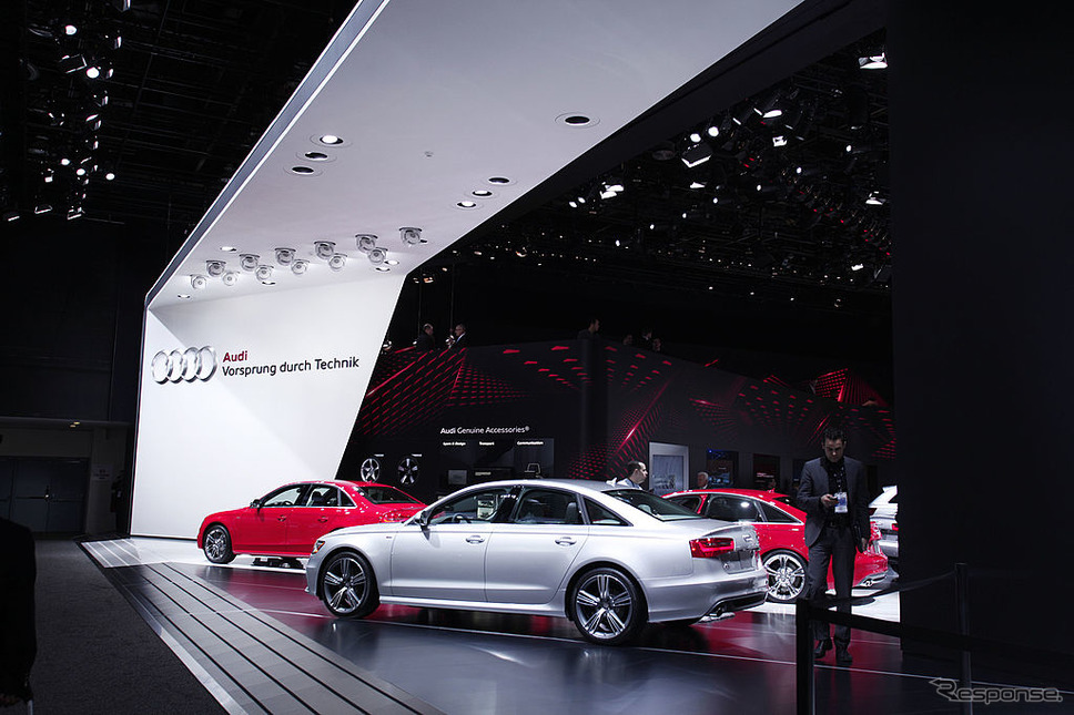デトロイトモーターショー2013:スタンドに「Vorsprung durch Technik」を掲示。《Photo by Bill Pugliano/Getty Images News/ゲッティイメージズ》