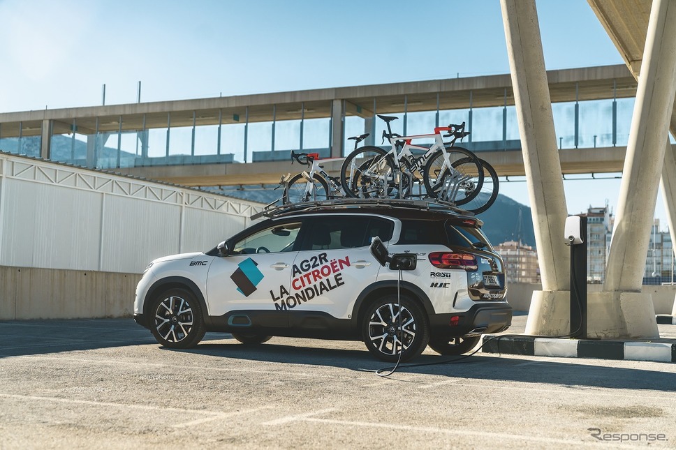 アージェードゥーゼル・シトロエン・チームとチームカーのC5 エアクロスSUV プラグインハイブリッド《写真提供 グループPSAジャパン》