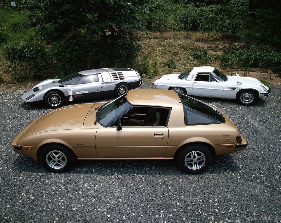マツダRX-7初代(手前)、RX500(左奥)、コスモ・スポーツ(右奥)《photo by Mazda Motor Europe》