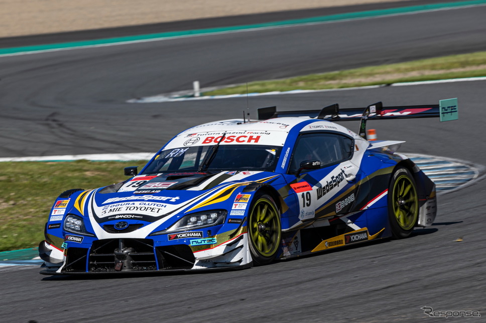 GT500クラス2位の#19 WedsSport ADVAN GR Supra（国本雄資／宮田莉朋）《撮影 益田和久》