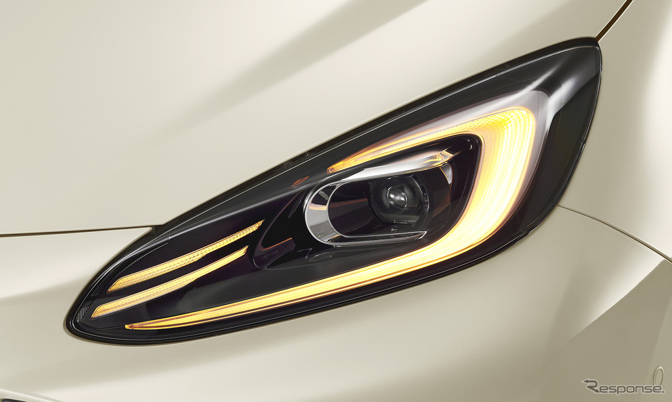 トヨタ アクア 新型、Bi-Beam LEDヘッドランプ LEDターンランプ点灯時 ※Zに標準装備。G、Xにメーカーオプション《写真提供 トヨタ自動車》