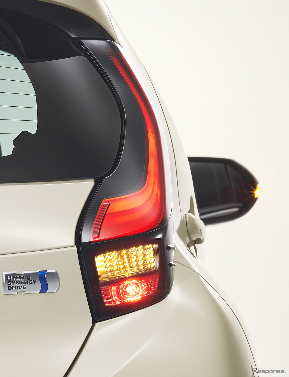 トヨタ アクア 新型、LEDリヤコンビネーションランプ ※Zに標準装備《写真提供 トヨタ自動車》