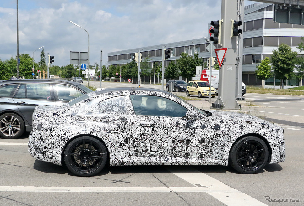 BMW M2 新型プロトタイプ スクープ写真《APOLLO NEWS SERVICE》