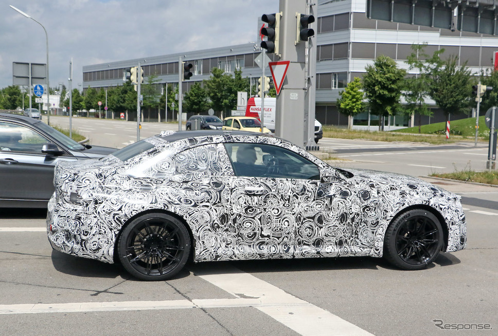 BMW M2 新型プロトタイプ スクープ写真《APOLLO NEWS SERVICE》
