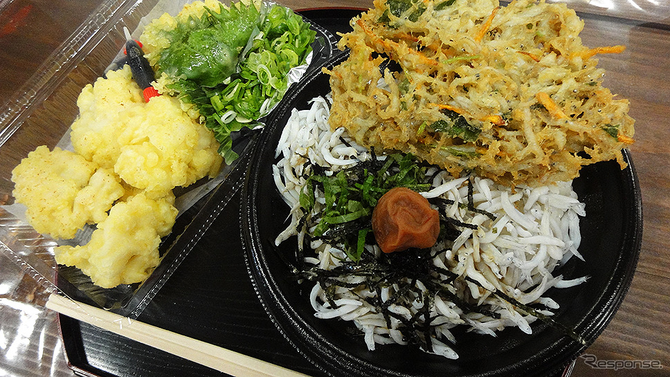 和歌浦漁港 おっとっと広場、ハモの天ぷら、しらすの天ぷら、しらす丼《写真撮影 大野雅人》