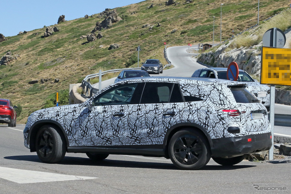 メルセデスベンツ GLC 次期型プロトタイプ(スクープ写真)《APOLLO NEWS SERVICE》