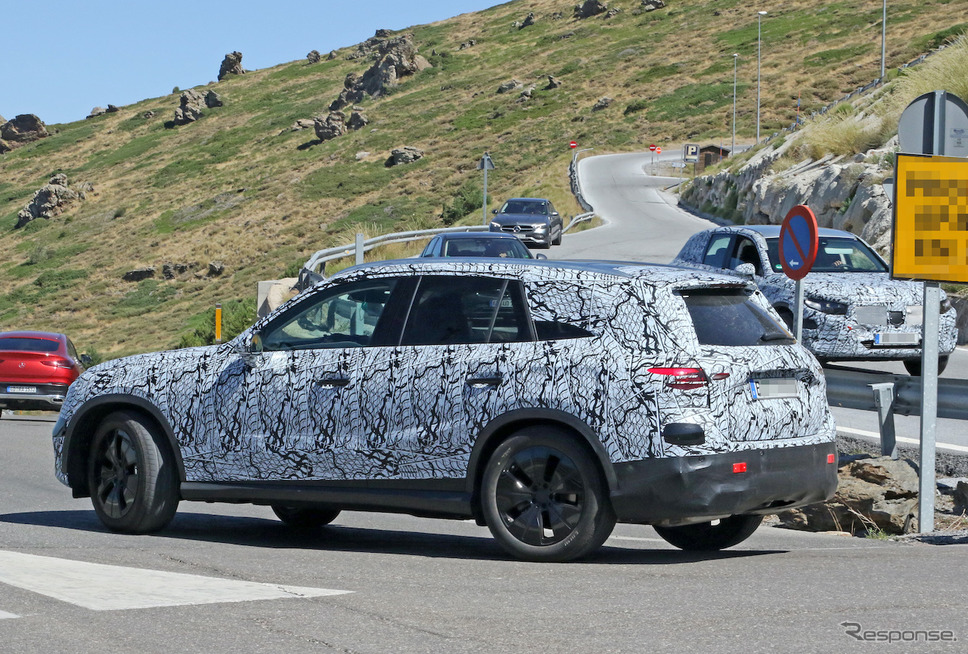 メルセデスベンツ GLC 次期型プロトタイプ(スクープ写真)《APOLLO NEWS SERVICE》
