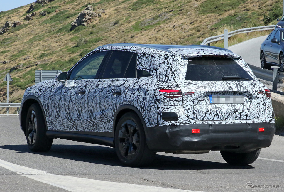 メルセデスベンツ GLC 次期型プロトタイプ(スクープ写真)《APOLLO NEWS SERVICE》