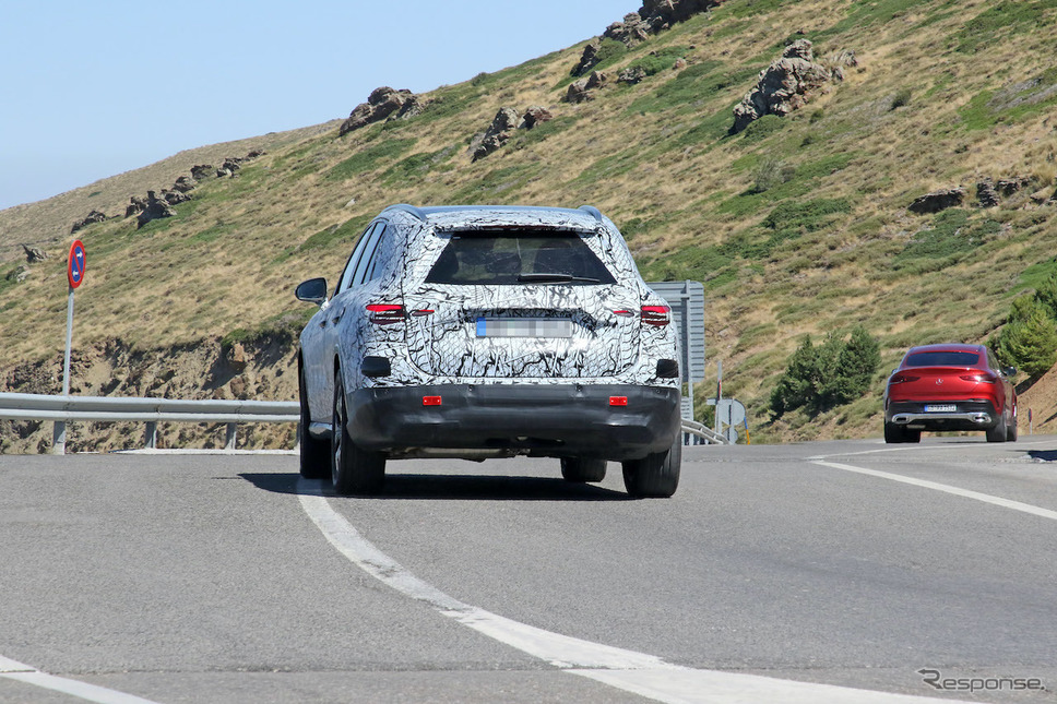 メルセデスベンツ GLC 次期型プロトタイプ(スクープ写真)《APOLLO NEWS SERVICE》