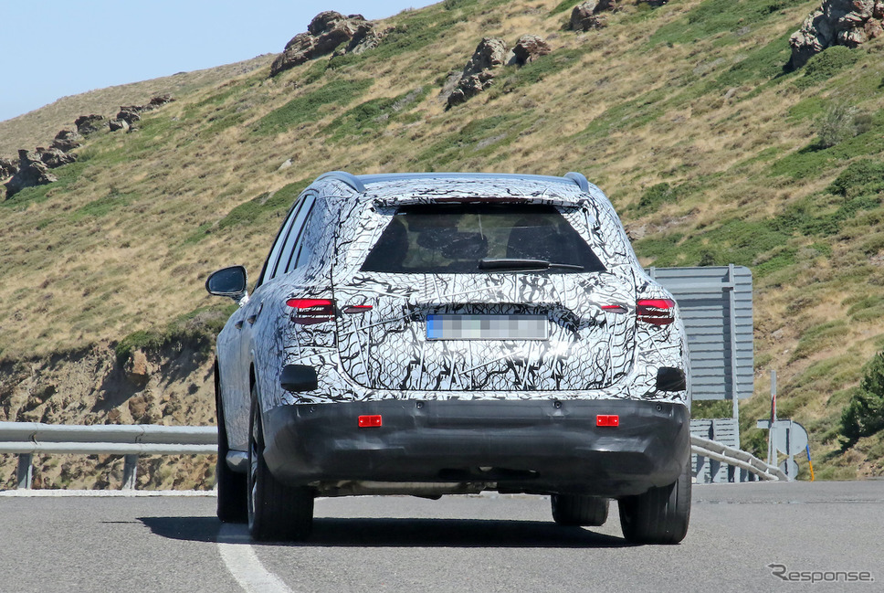 メルセデスベンツ GLC 次期型プロトタイプ(スクープ写真)《APOLLO NEWS SERVICE》