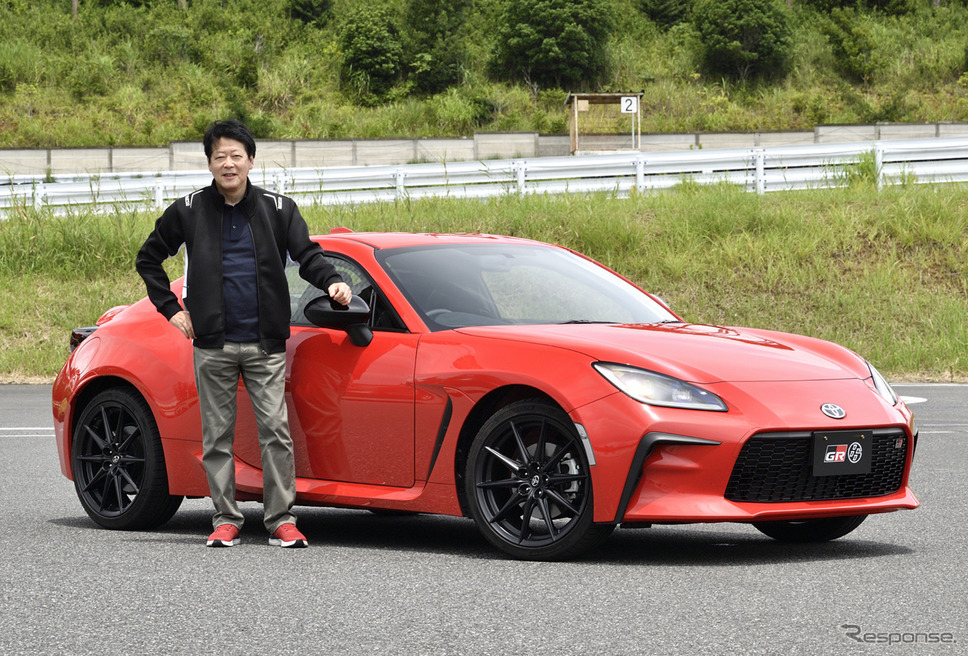 トヨタ GR 86と中谷明彦氏《写真撮影 雪岡直樹》