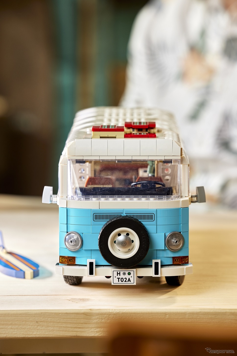 レゴ「フォルクスワーゲン・タイプ2バス・キャンピングカー」《写真提供 レゴジャパン》