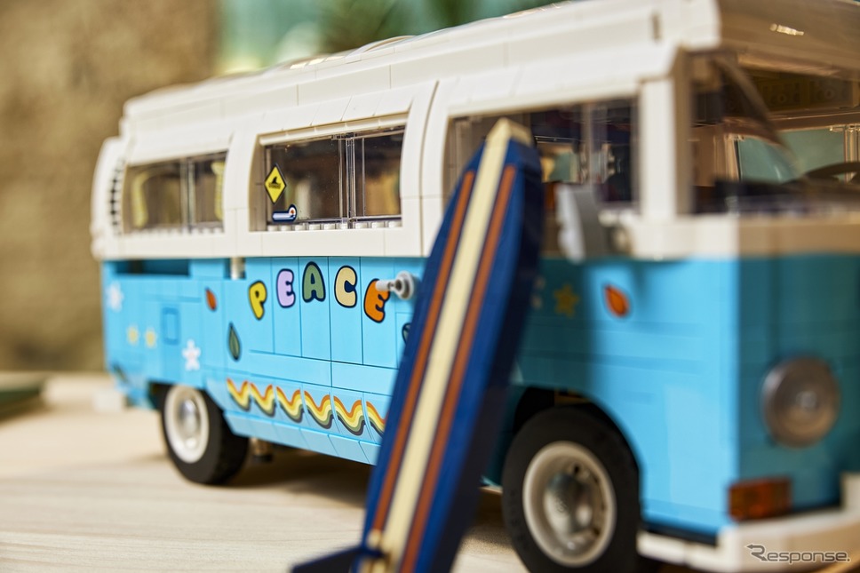 レゴ「フォルクスワーゲン・タイプ2バス・キャンピングカー」《写真提供 レゴジャパン》