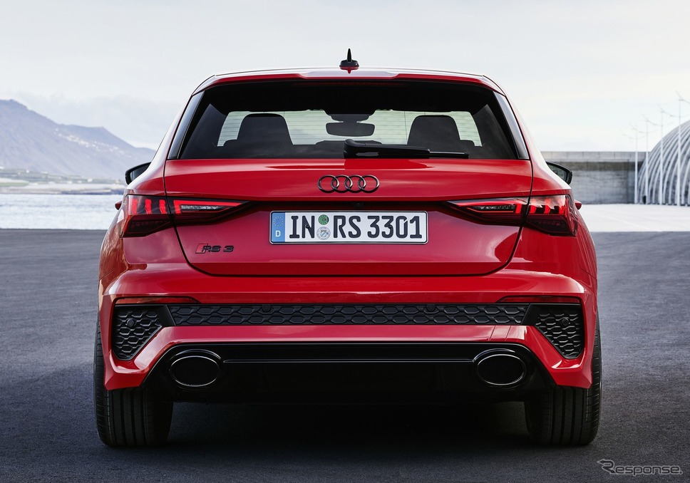 アウディ RS3 スポーツバック 新型《photo by Audi》