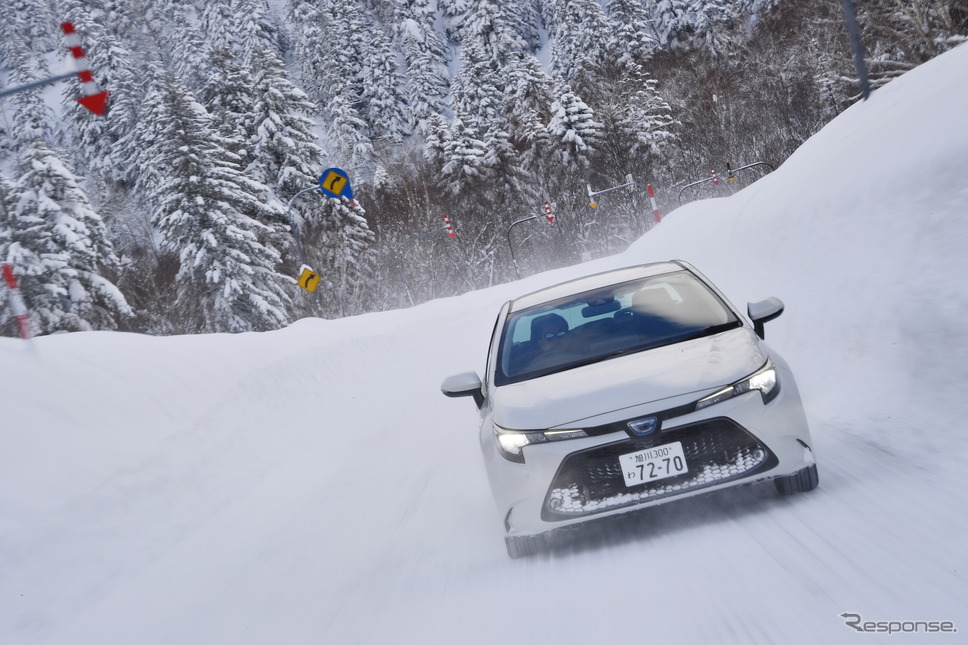ヨコハマ アイスガード7 雪上氷上試乗(トヨタ カローラ)《画像提供 横浜ゴム》