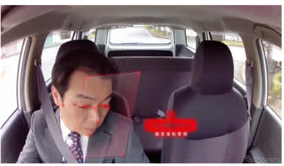 リアルタイム検知で脇見運転を警報(イメージ)《画像提供 モビリティテクノロジーズ》