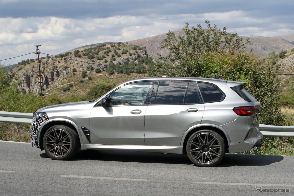 BMW X5M 改良新型プロトタイプ（スクープ写真）《APOLLO NEWS SERVICE》