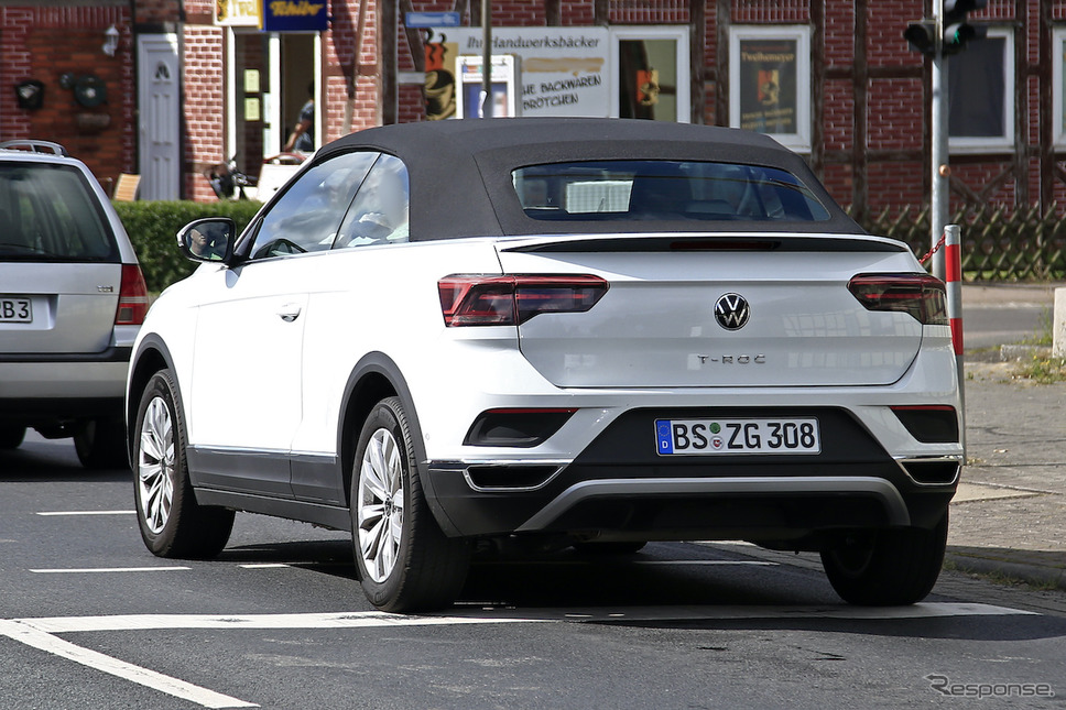 VW T-Rocカブリオレ 改良新型プロトタイプ（スクープ写真）《APOLLO NEWS SERVICE》