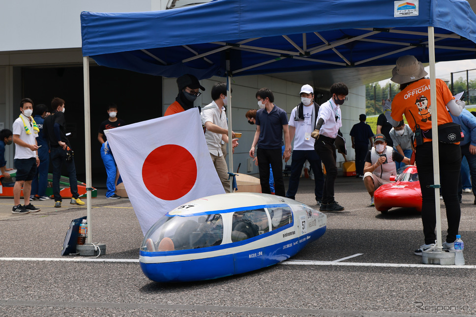 KV-40総合4位、KV-2クラス優勝のnn-techエコランチーム《撮影 竹内英士》