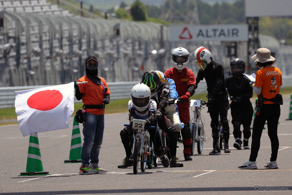 KV-BIKE総合3位の長野県飯田OIDE長姫高校原動機部（手前）《写真撮影 竹内英士》