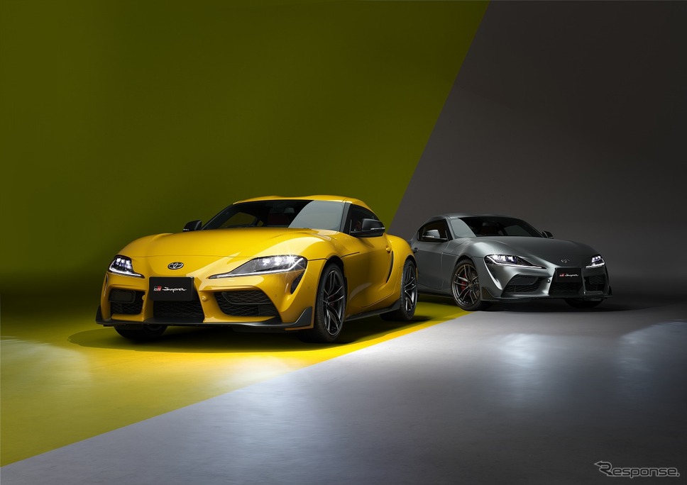 左：トヨタ スープラ 特別仕様車 SZ-R 35th アニバーサリーエディション（ライトニングイエロー）、右：トヨタ スープラ 特別仕様車 RZ 35th アニバーサリーエディション（マットストームグレーメタリック）《写真提供 トヨタ自動車》