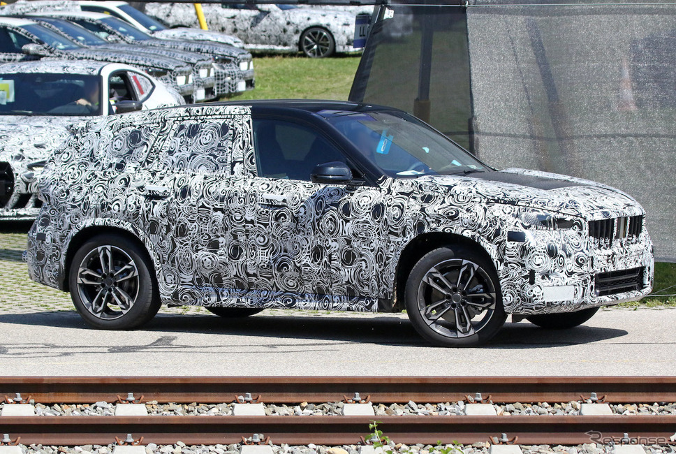 BMW X1 次期型プロトタイプ(スクープ写真)《APOLLO NEWS SERVICE》