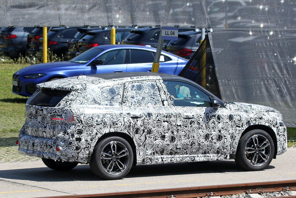 BMW X1 次期型プロトタイプ(スクープ写真)《APOLLO NEWS SERVICE》