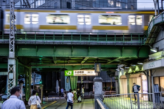 JRの水道橋駅《写真提供 写真AC》