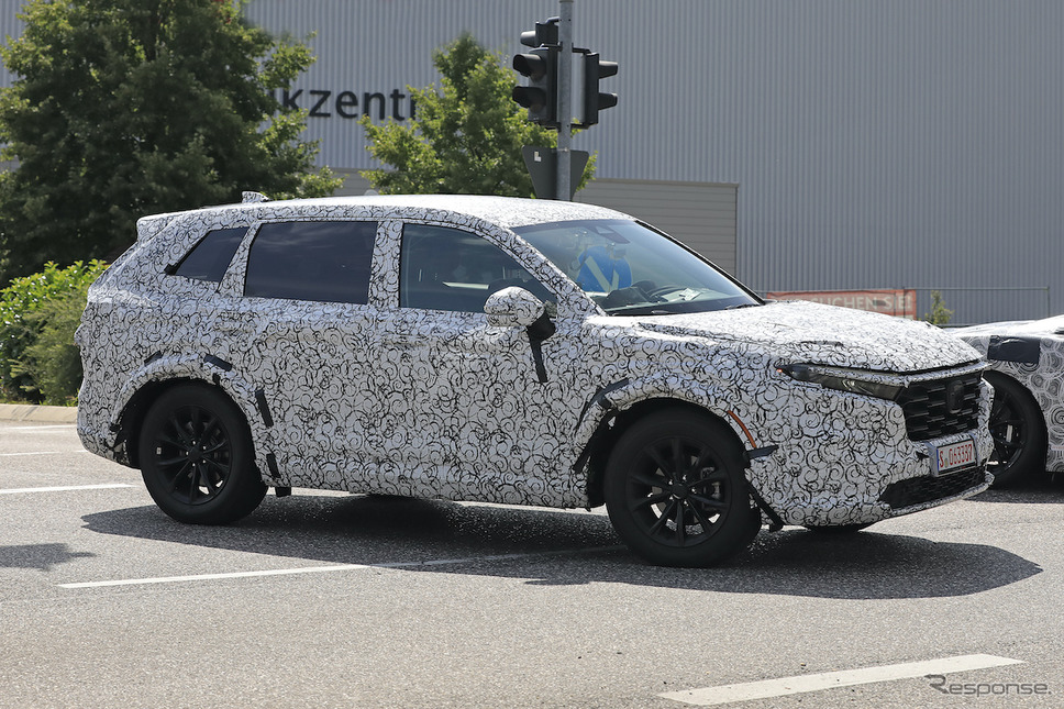 ホンダ CR-V 次期型プロトタイプ(スクープ写真)《APOLLO NEWS SERVICE》