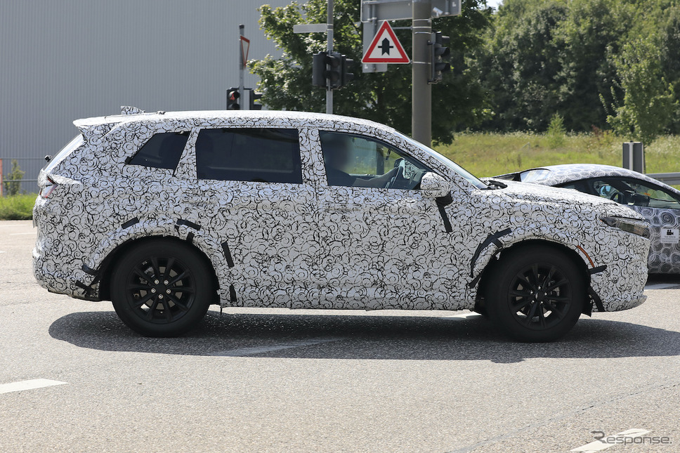ホンダ CR-V 次期型プロトタイプ(スクープ写真)《APOLLO NEWS SERVICE》