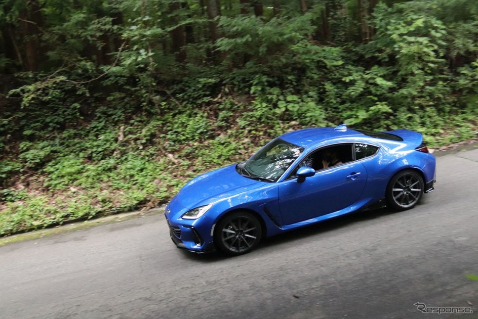 新井選手が走行会で新型BRZをインプレッション《写真撮影 中尾真二》