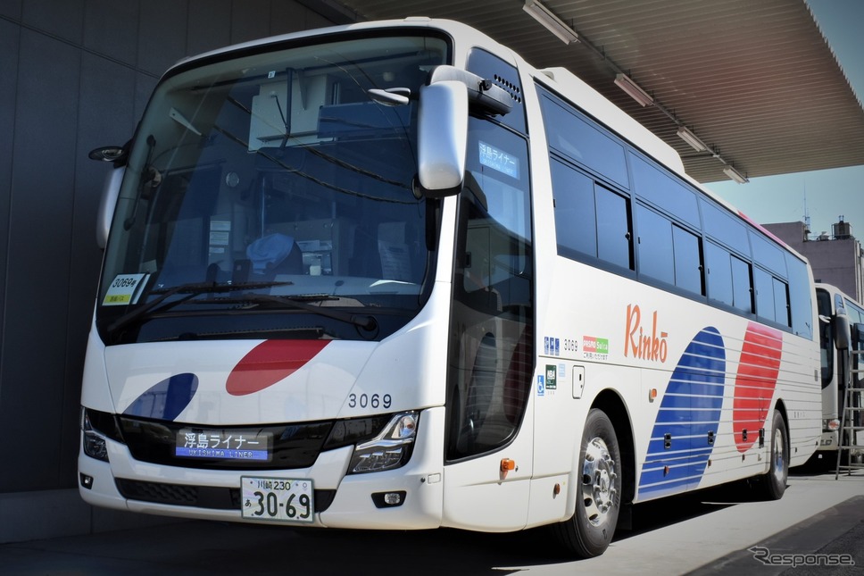 着席バスで使用する車両は高速バスタイプ(参考画像)《写真提供 川崎鶴見臨港バス》