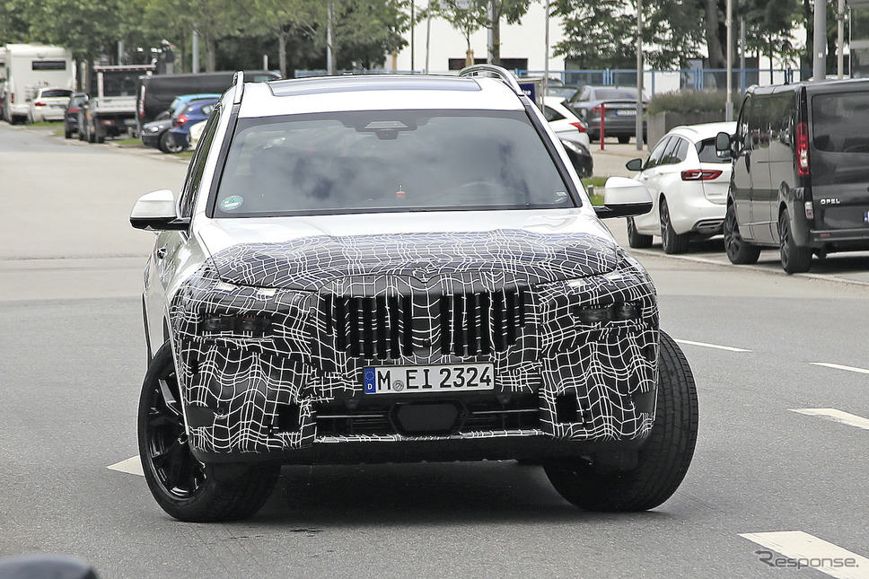 BMW X7 次期型プロトタイプ(スクープ写真)《APOLLO NEWS SERVICE》