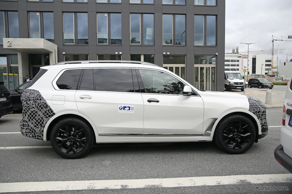 BMW X7 次期型プロトタイプ(スクープ写真)《APOLLO NEWS SERVICE》
