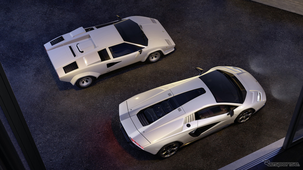 カウンタックLPI 800-4(手前)とカウンタックQV《image by Lamborghini》