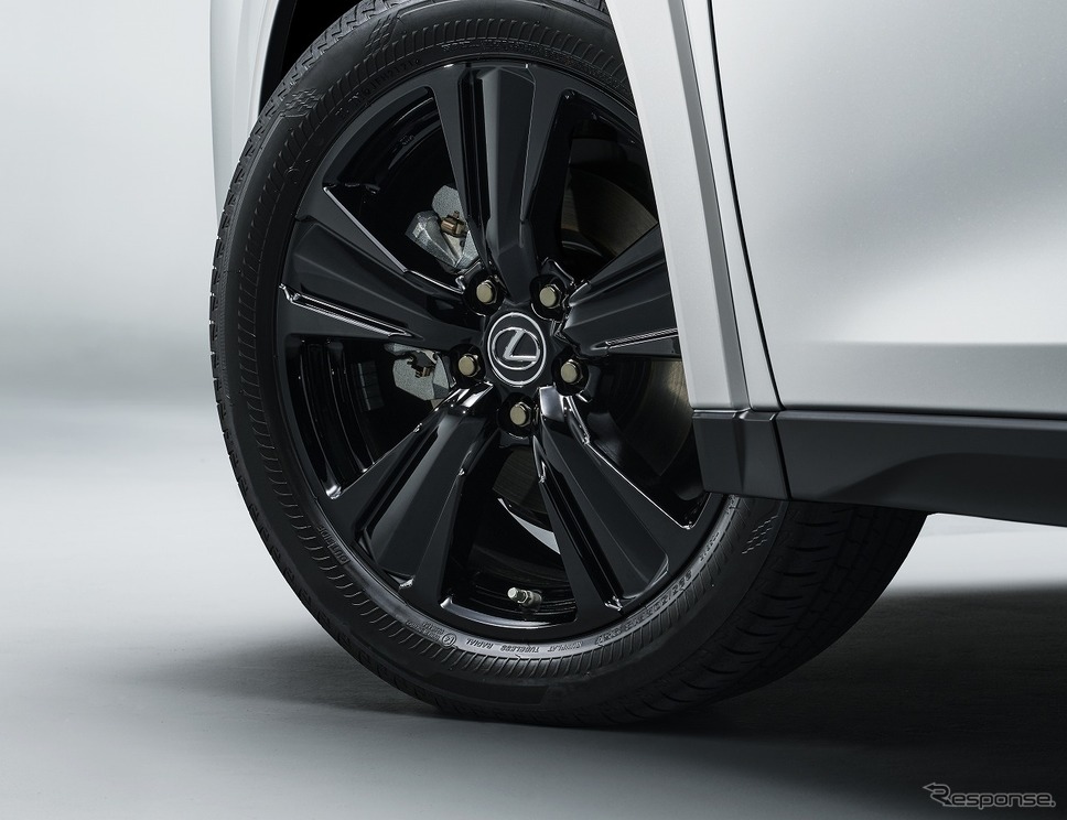 レクサス UX250h 特別仕様車 エレガント ブラック 225/50RF18 95Vランフラットタイヤ&18×7Jアルミホイール《写真提供 トヨタ自動車》