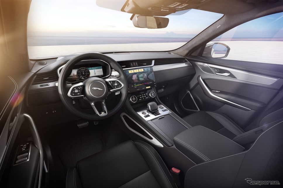 ジャガー F-PACE の2022年型の「R-ダイナミックブラック」《photo by Jaguar》