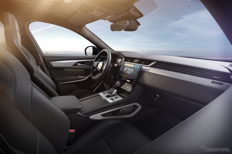 ジャガー F-PACE の2022年型の「R-ダイナミックブラック」《photo by Jaguar》