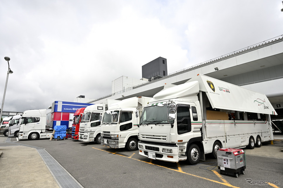 SUPER GT第3戦のトランポ群《写真撮影 雪岡直樹》