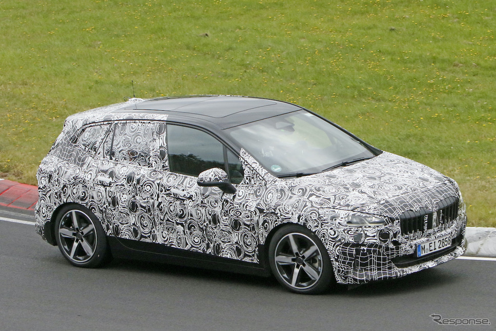 BMW 2シリーズ アクティブツアラー 次期型プロトタイプ(スクープ写真)《APOLLO NEWS SERVICE》