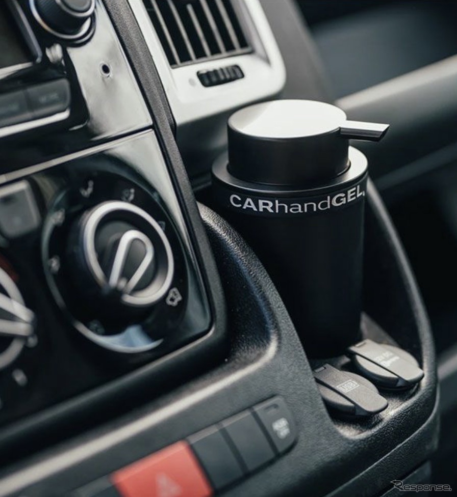 車載用アルコールジェルディスペンサー「CAR hand GEL Bottle」《写真提供 Motorimoda》