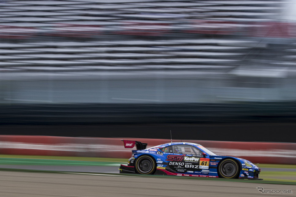 GT300クラスポールポジションの#61 SUBARU BRZ R&D SPORT（井口卓人／山内英輝）《撮影 益田和久》